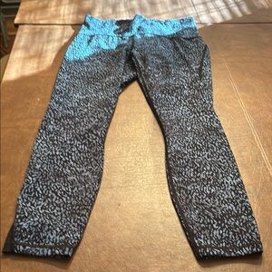 Lululemon NWOT Blue and Black Patterned Leggings size 8.